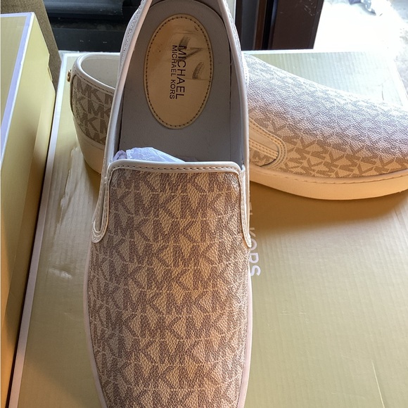 Michael Kors Tan Slip-On Shoes , 1 CALL OUT ON THE INSIDE TAG - Picture 1 of 4